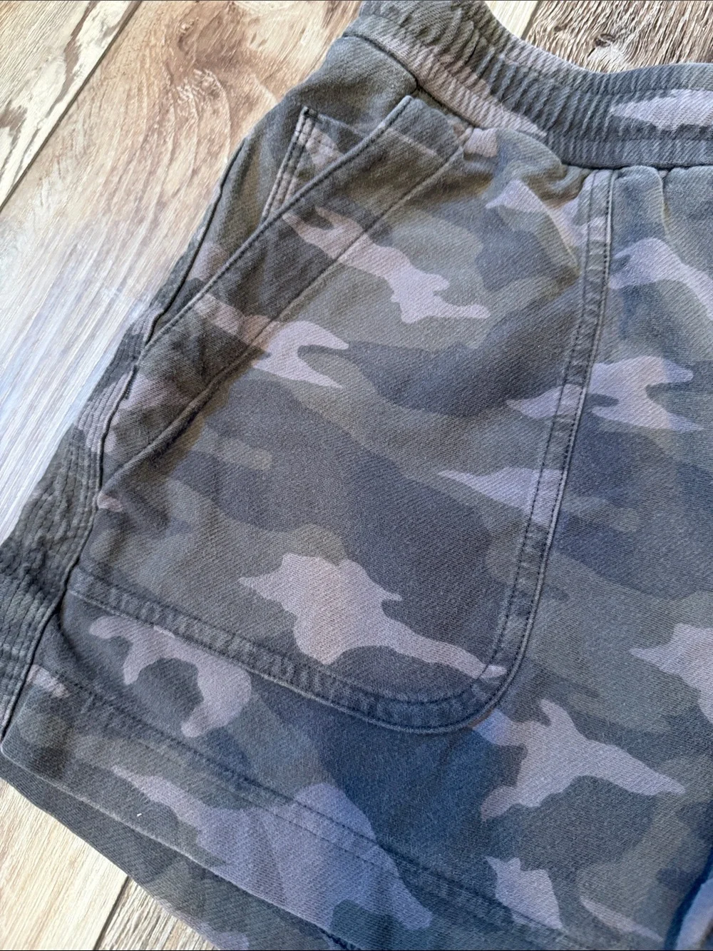 Athleta Camo Farallon Short Size 10 - Picture 4 of 7